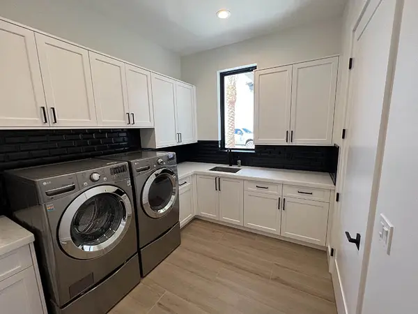 Milan Custom laundry white shak