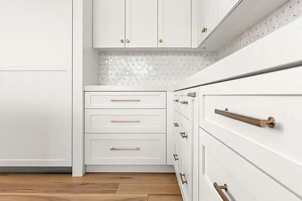 pinnacle kitchen white shaker cabinets