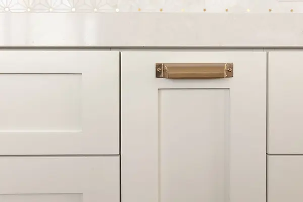 pinnacle kitchen white shaker cabintets