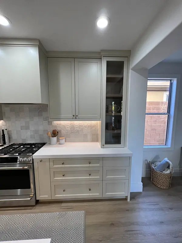 Proud Eagle Shaker Kitchen glass cabinets