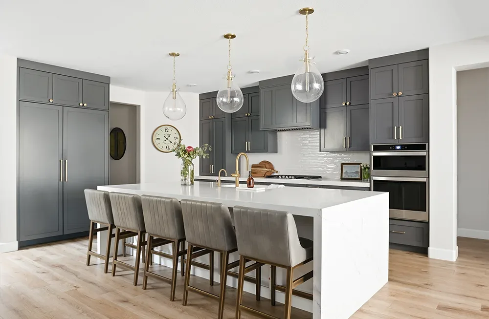 Painted Shaker kitchen with a custom range hood Painted Shaker kitchen with a custom range hood