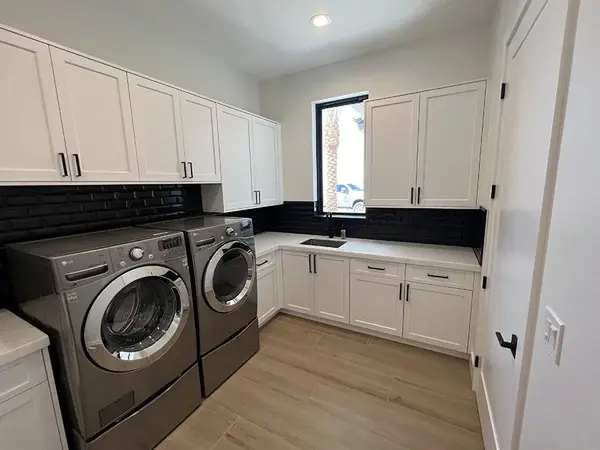 Milan Custom laundry white shak