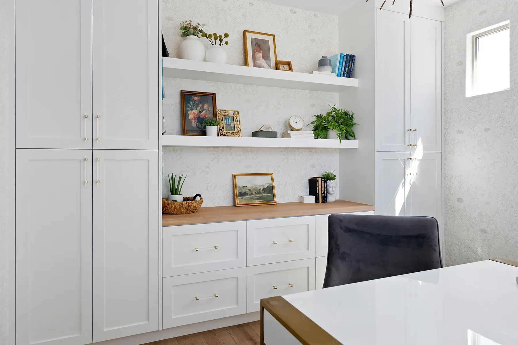 Professional Cabinet Installation by Peterson Cabinet Works, custom cabinets Las Vegas example